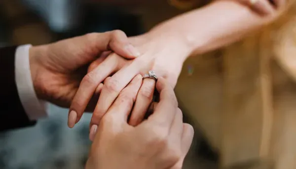 Cầu hôn là gì? Các đại gia tinh tế chọn thời điểm nào để cầu hôn